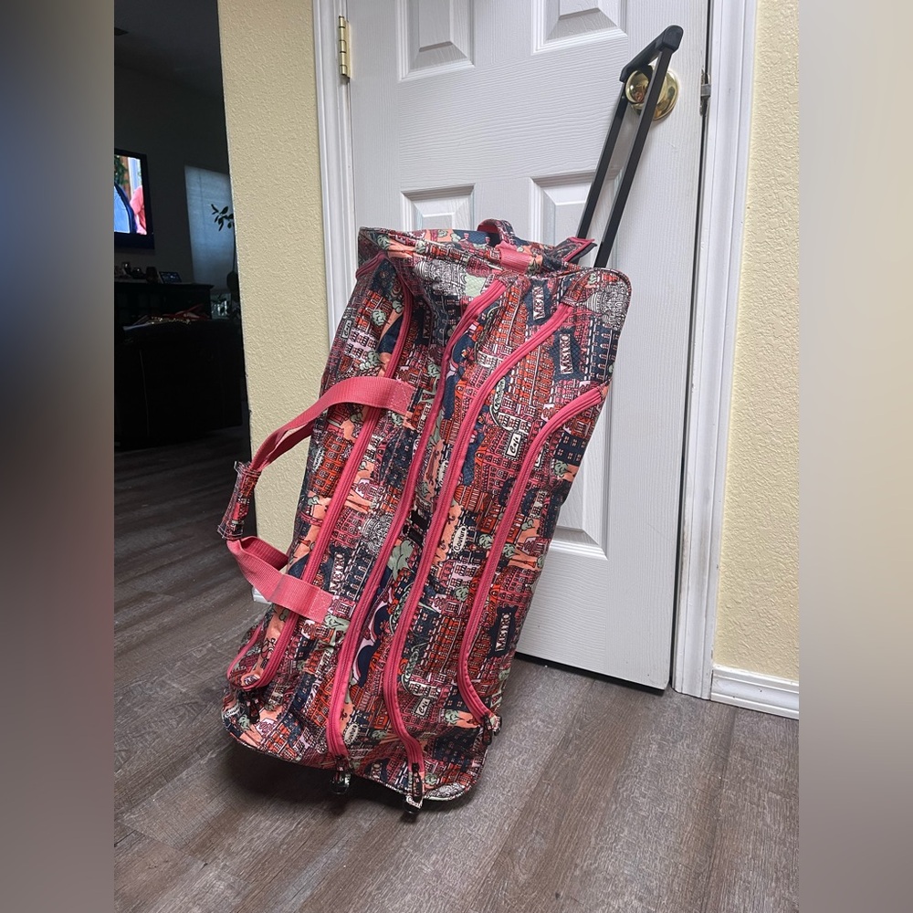 Travel Bag with wheels and extending handle. Waterproof.